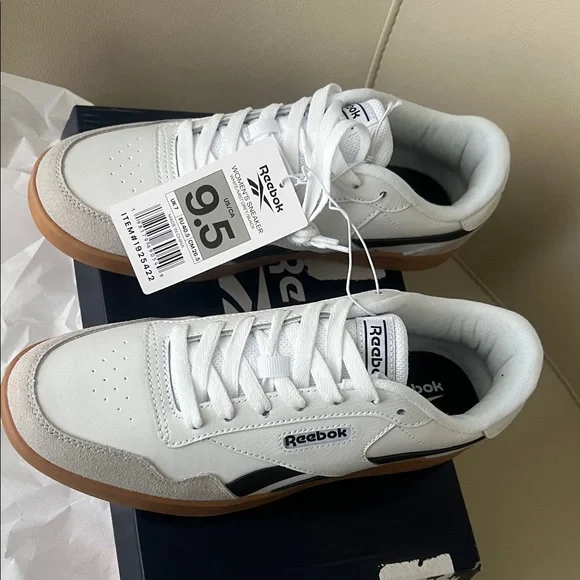 NEW!! Reebok Women's White/Mist Grey/Black classic ,Sneakers in Size 9.5 - Picture 8 of 15